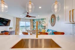 Tiki Time Top Floor King 1 BR 1BA 1413 - Image 5