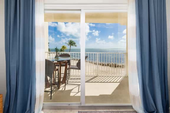 Whispering Palms | Sea Gulls 210 ~ Weekly Rental - Image 1