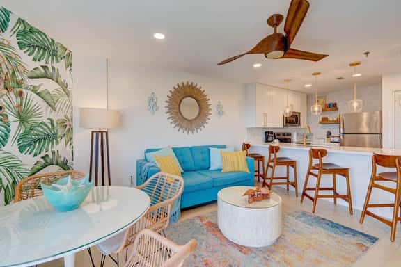 Tiki Time Top Floor King 1 BR 1BA 1413 - Image 1