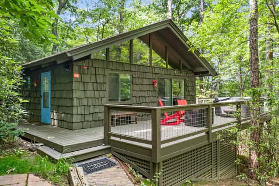 Woodhaven Cabin! Sauna & Hot tub - Image 1