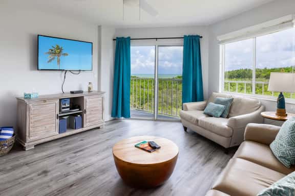 Nauti Hideaway Ocean Pointe 2314 - Image 1
