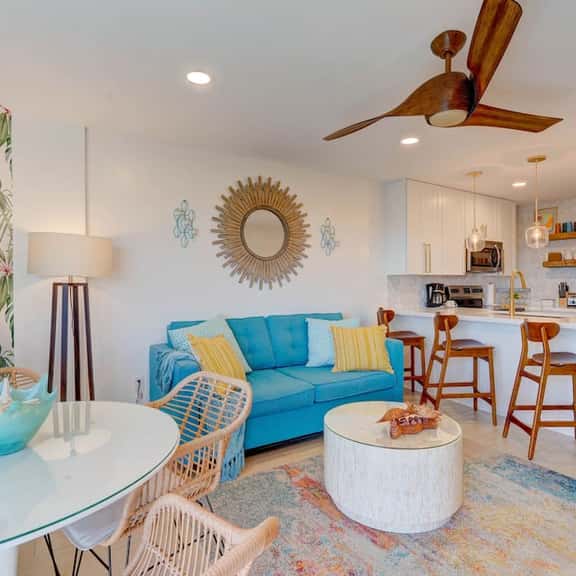 Tiki Time Top Floor King 1 BR 1BA 1413 - Image 1
