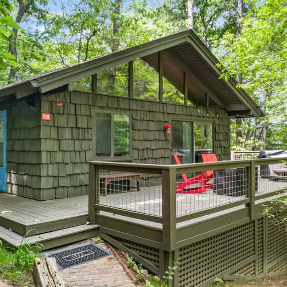 Woodhaven Cabin! Sauna & Hot tub - Image 1