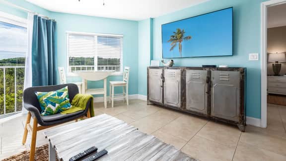 Boho Chic Ocean Pointe 3214 King & Queen - Image 4