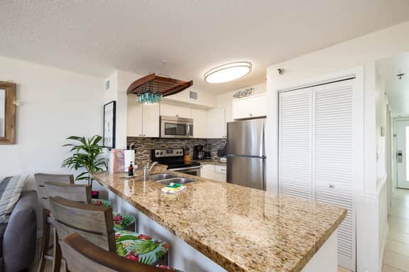 Flamingo Flats Ocean Pointe 5306 2BR/2BA - Image 4