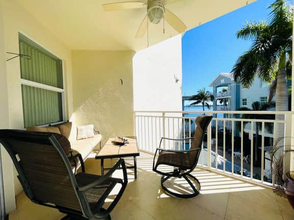 Walking Distance to Downtown Stuart | Sunrise to Sunsets Views! - Image 2