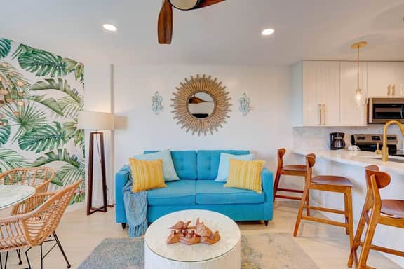 Tiki Time Top Floor King 1 BR 1BA 1413 - Image 2