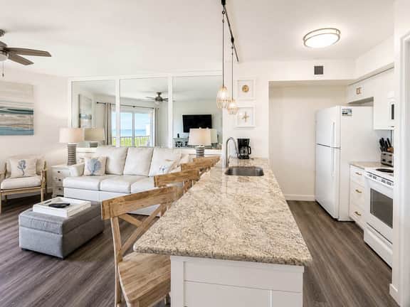 Lazy Daze Double King Suite Ocean Pointe 2310 - Image 2