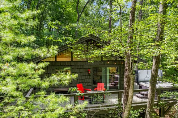 Woodhaven Cabin! Sauna & Hot tub - Image 2